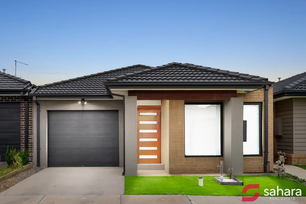 Tarneit 3 Bedroom Beautifully Presented Family Home Offering Space, Style & Comfort - Grove Estate