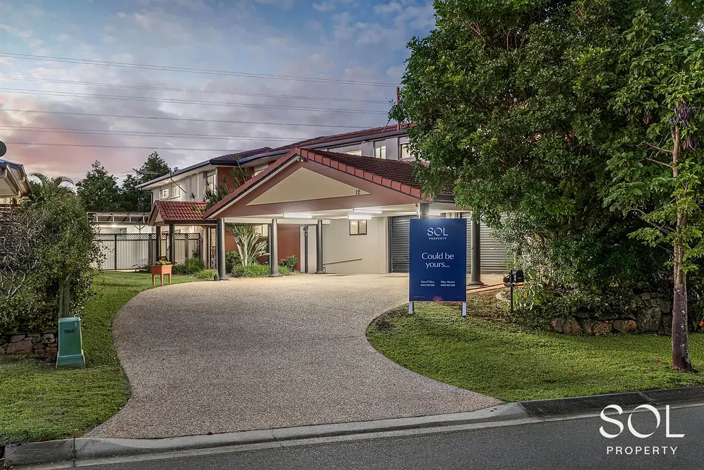 Carseldine 6部屋 Expansive Dual Living Family Home on 1350sqm!