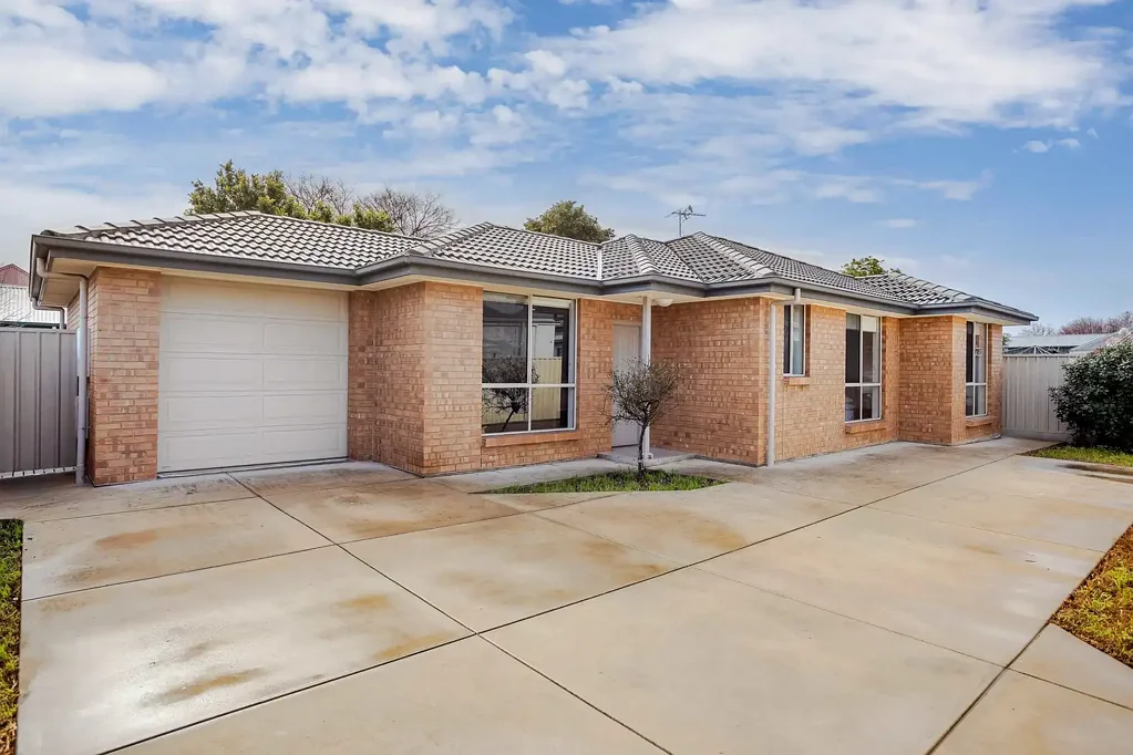 Mile End 3બેડરૂમ Executive Torrens Title Living in a Tightly Held Mile End Address