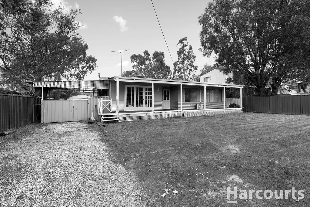 Pinjarra 4બેડરૂમ Under Offer by HARCOURTS Mandurah - Irene Martindale