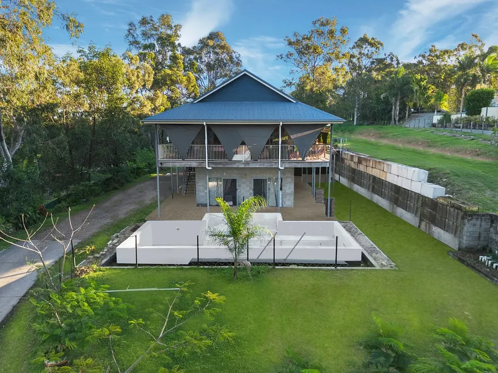 Holmview 8ਬੈੱਡਰੂਮ Beautiful Dual-Level Brick Retreat on 1.72 Acres - A Rare Acreage-Style Lifestyle with Urban Convenience