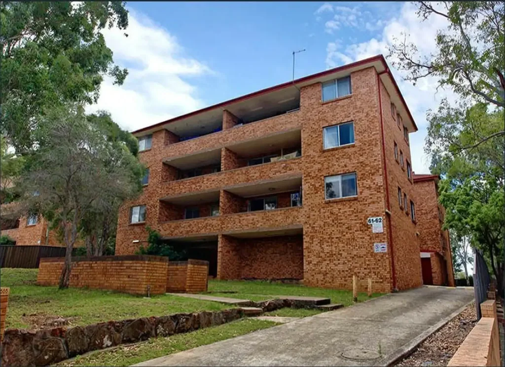 Walking Distance to the Train Station!