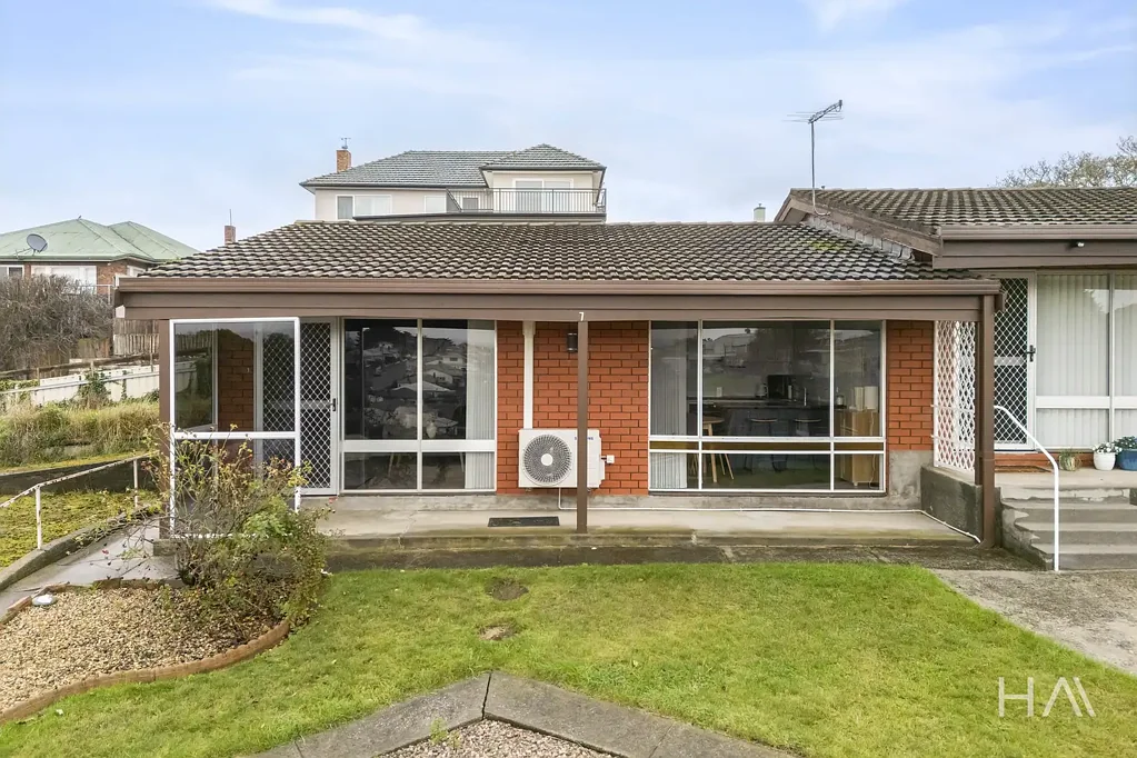 South Launceston 1房  Elevated, Renovated & Positioned for Convenience