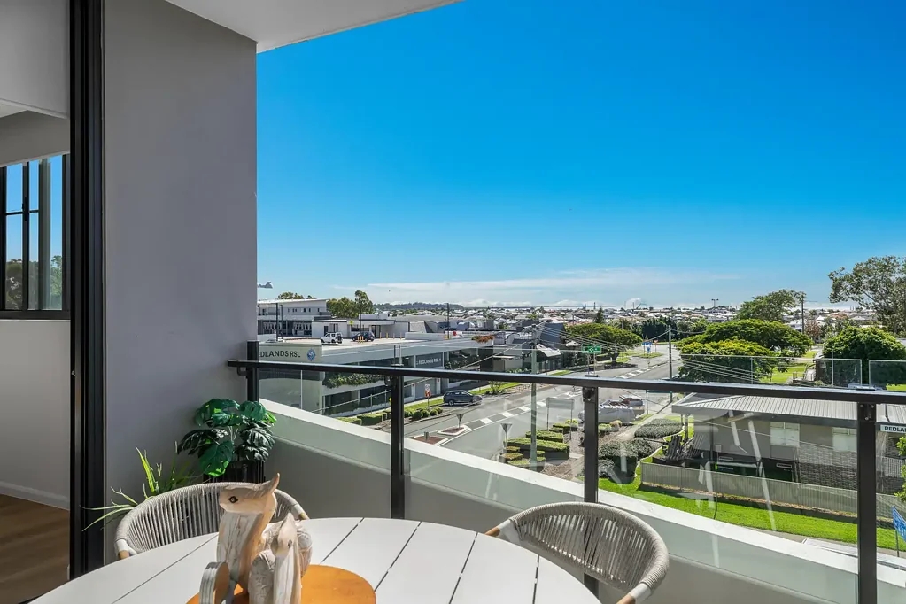 Cleveland 3 Bedroom NORTH FACING  & STUNNING LUXURY APARTMENT IN CLEVELAND   -  ENJOY BAY BREEZES AND WATER VIEWS OVER RABY BAY !!