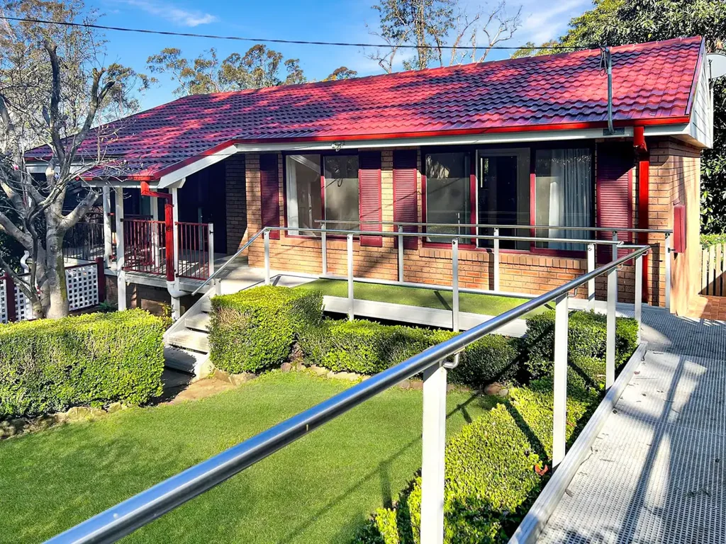 Springwood 3房 小巷静谧私享 地铁近在咫尺 砖木坚固结构 404平易打理地块 开放式明亮空间 三卧家庭浴室 地下车库洗衣房 翻新厨房全封闭院 全年冷暖空调 低维护成熟花园 步行生活便利 A Hidden Gem Close to Everything - Open Home, Saturday the 13th of June, 10:00am - 10:20am.