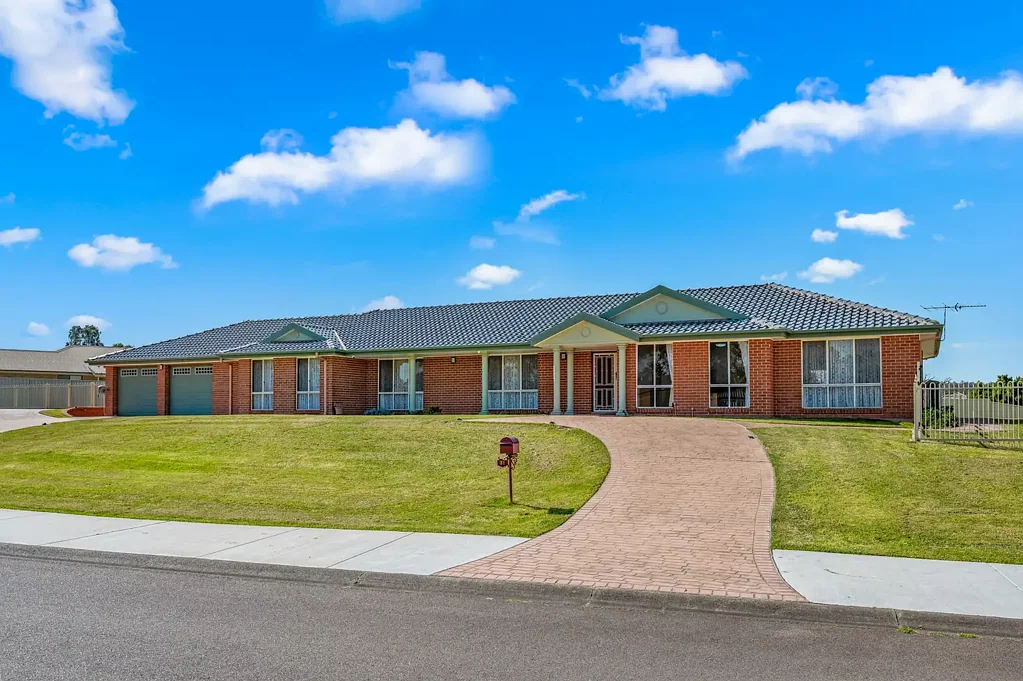 Singleton 4Zimmer Premium Family Living in The Sought After Hunterview Estate!