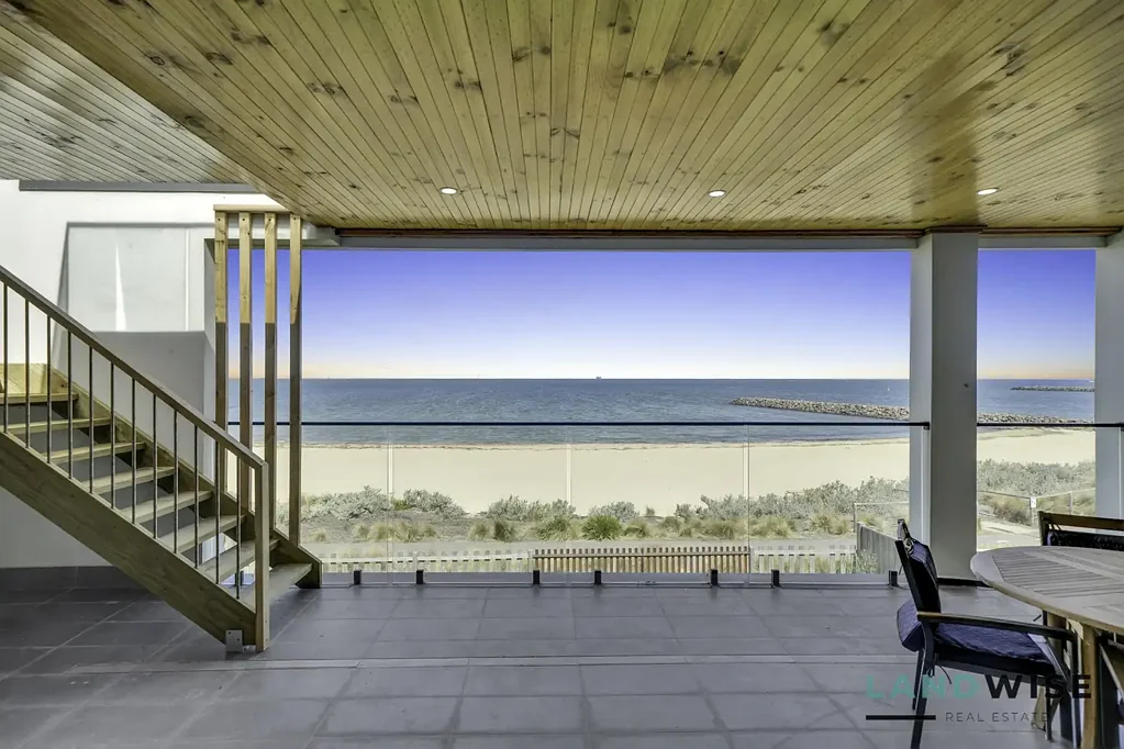Werribee South 5Moenga Sky-High Views and Coastal Comfort: Your Dream Home with Roof Terrace
