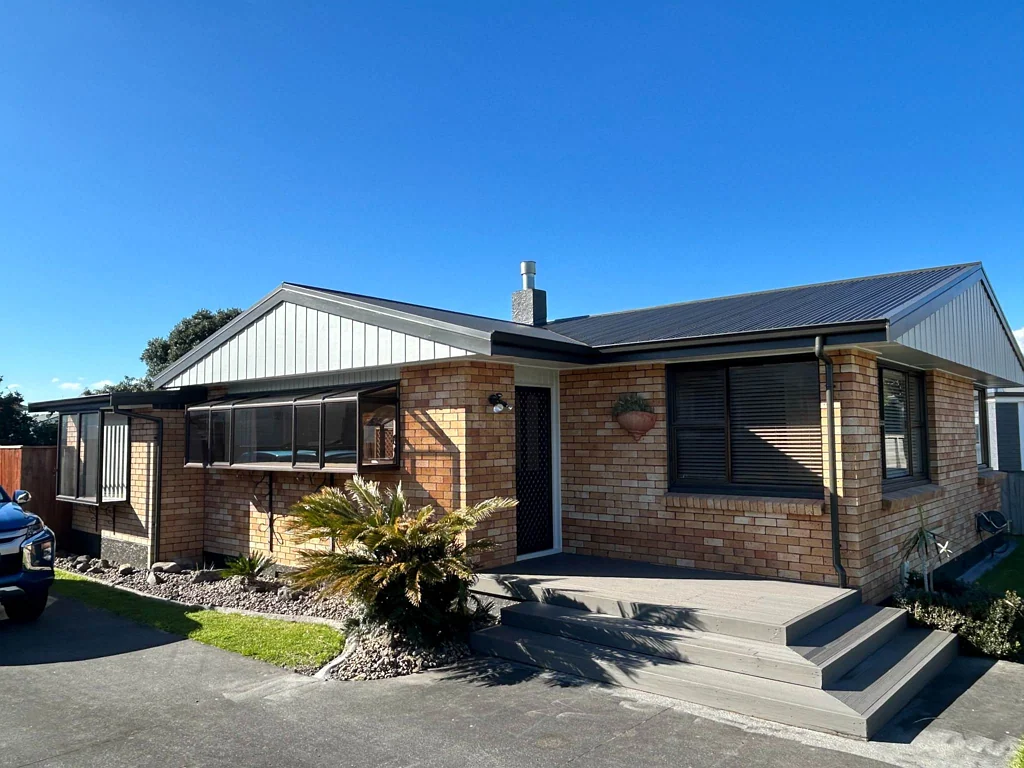 Spacious Family Home with Self-Contained Unit ...