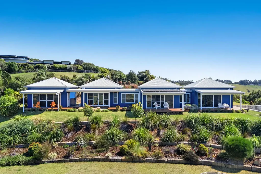 Knockrow 4chambre Panoramic ocean views from one of Byron's most coveted ridgelines
