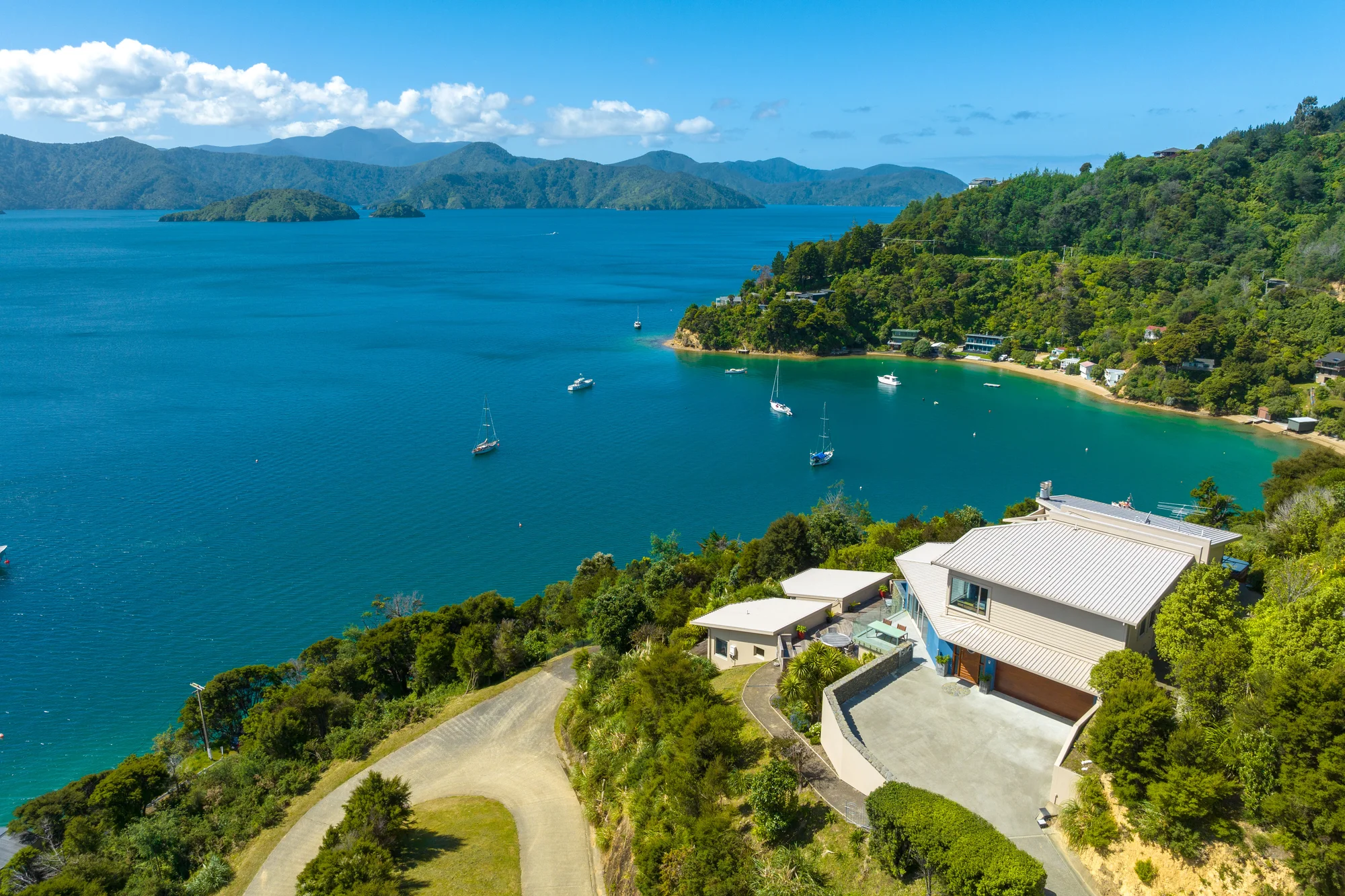 Waikawa 4Kwarto Commanding views over Waikawa Bay