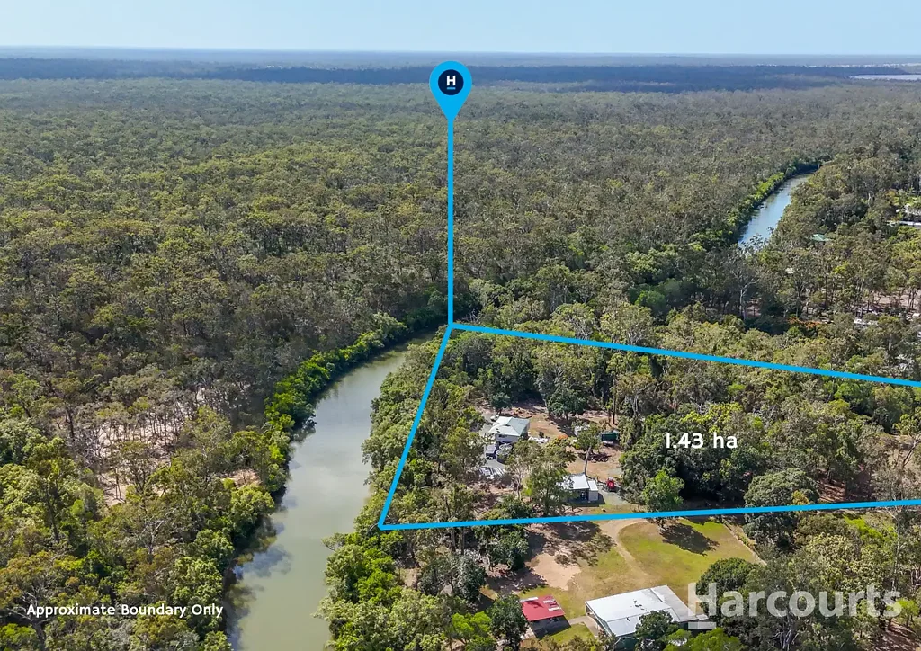 Pacific Haven 3 Bedroom Private 1.43ha Riverfront Retreat in Pacific Haven!