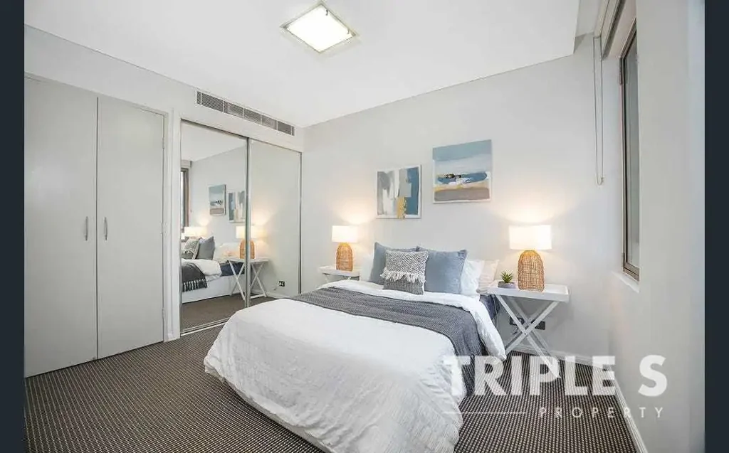 Spacious & With Study Space & Nearly Brand New & Swimming Pool & Gym & Sauna & Modern & Close to Macquarie Uni& 8 mins walk to shopping center