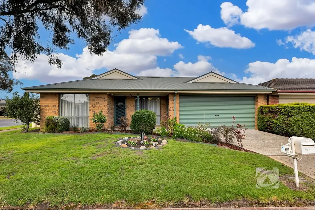 Berwick 4 Slaapkamer Space to grow! Room to entertain! Poolside afternoons!