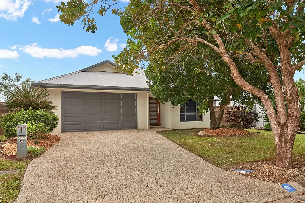 58 City View Crescent, Mooroobool, QLD 4870