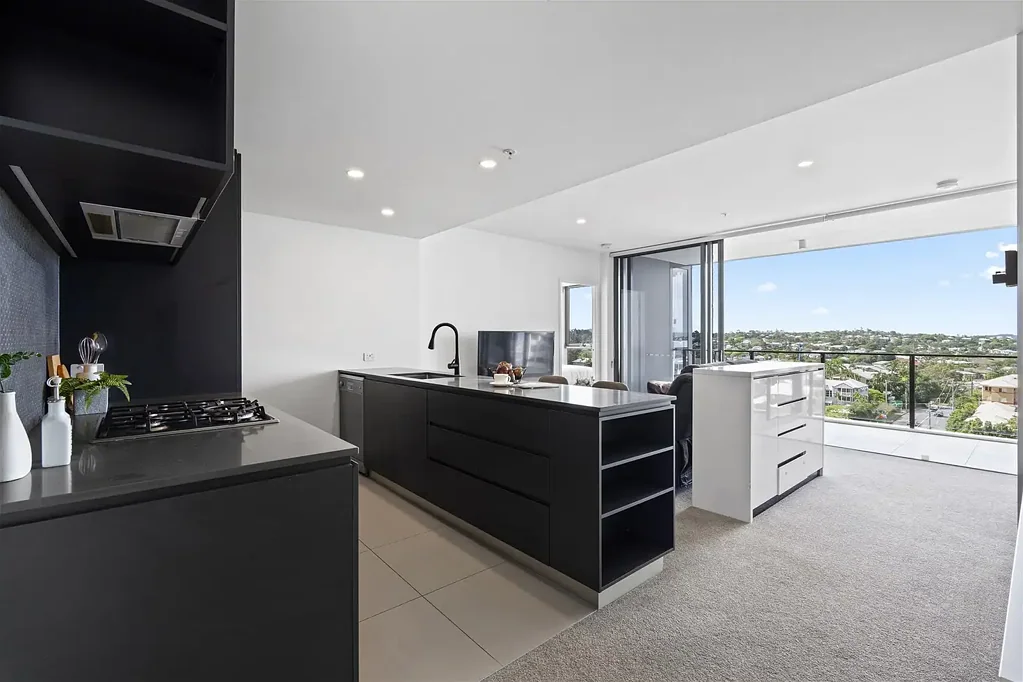 Spacious Fully Furnished Two Bedroom Apartment in the Heart of Toowong