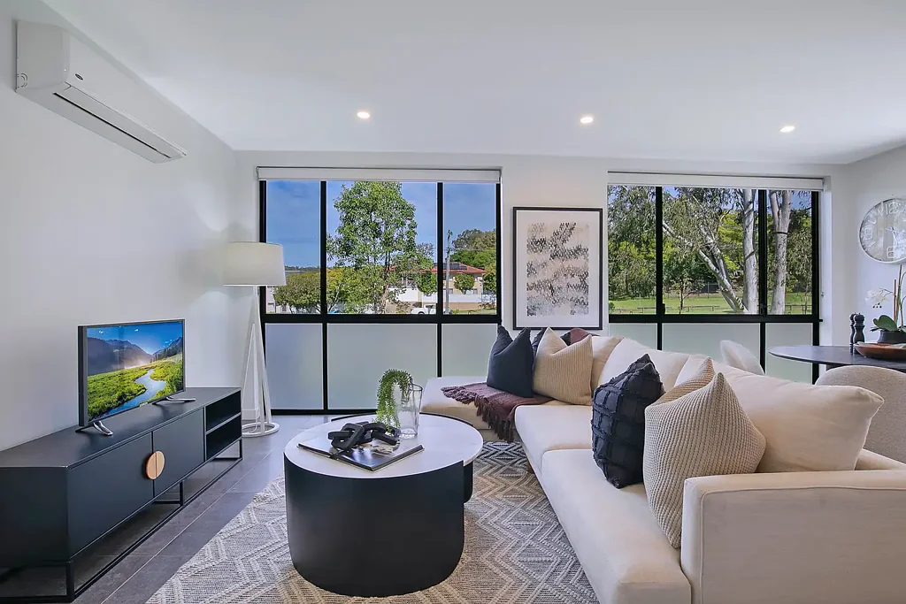 Carina Heights 2ਬੈੱਡਰੂਮ Unique Ground Floor Opportunity with Parkside Views
