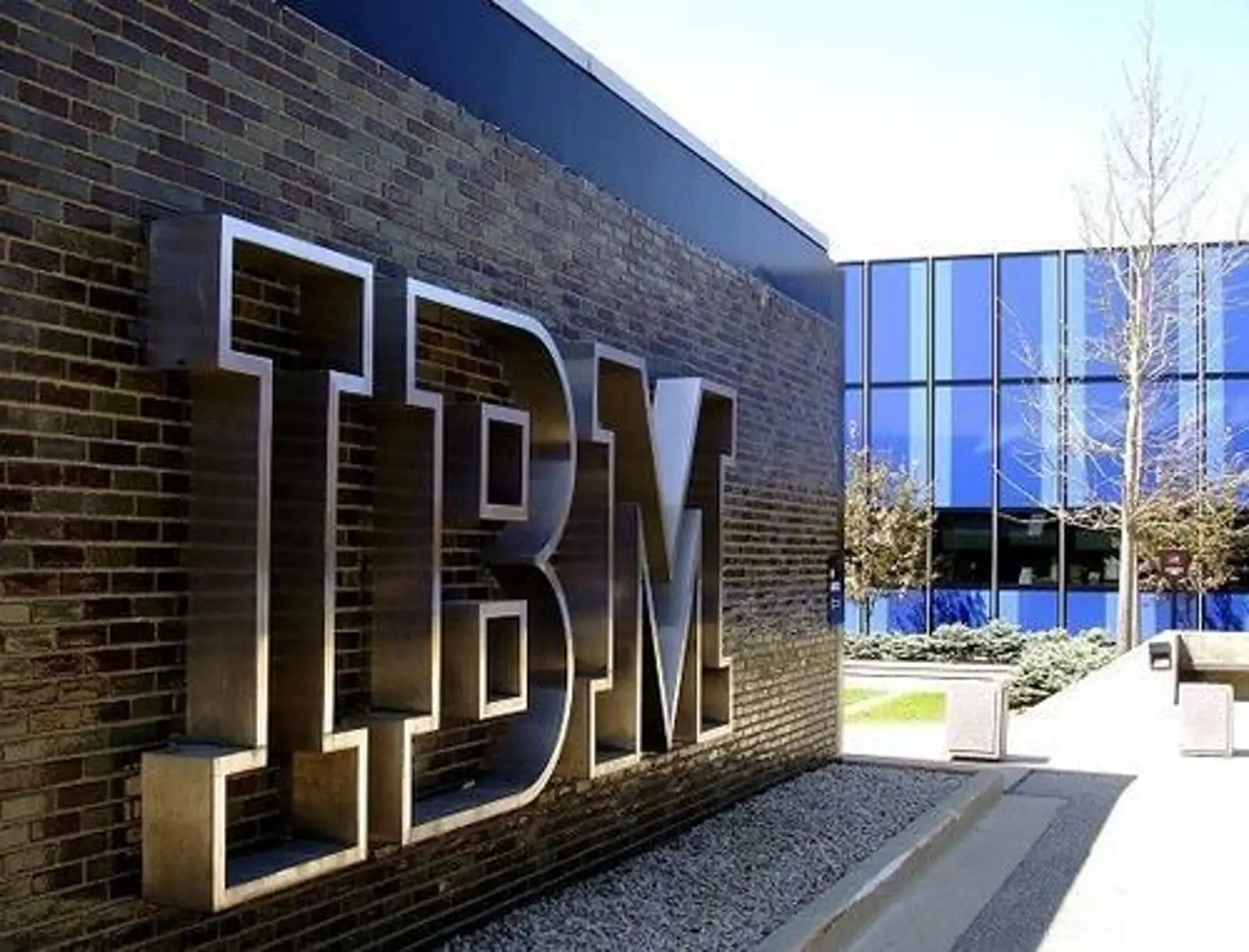IBM美国裁员，传有数千人，20年老员工：难找工作