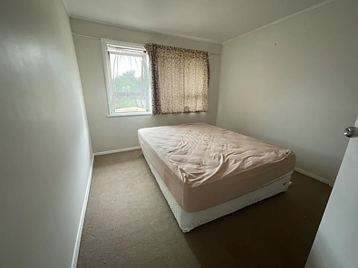 Charming 3-Bedroom Standalone Home at 1 Hutt Road, Manurewa