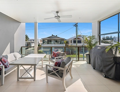 1/8 Eider Avenue, Paradise Point, QLD 4216, 3房, 3浴, House