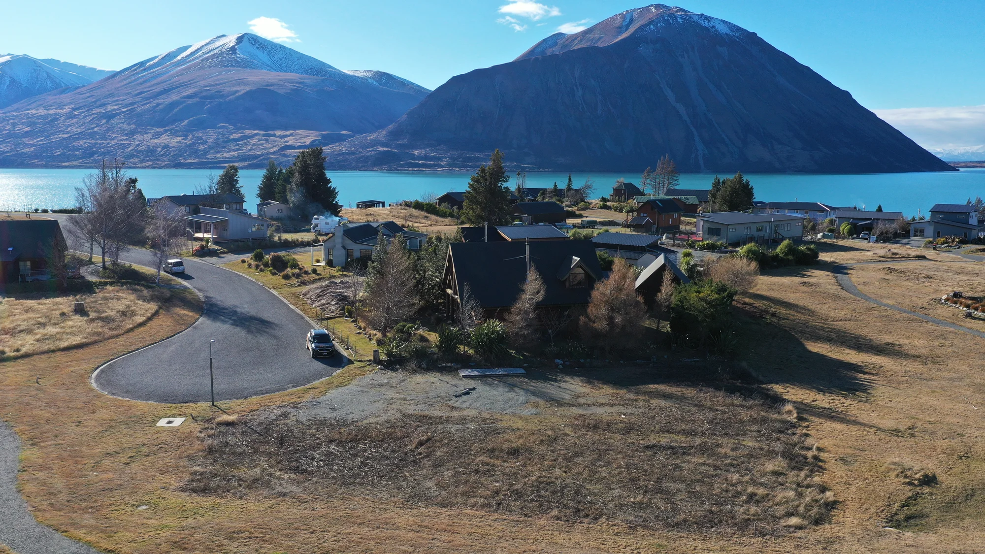 Lake Ohau Quiet Cul-de-Sac Living with Mountain Views