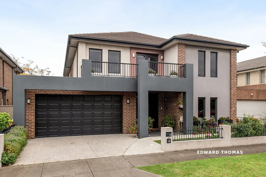 Maribyrnong 5房 顶级Edgewater地段 诱人室内外娱乐区 五卧四卫奢居 充足采光空间 900毫米电器 智能易维护户外区 车道双车库 距离Marina&Vic Uni近 Edgewater Excellence: Position, Proportions, Polish