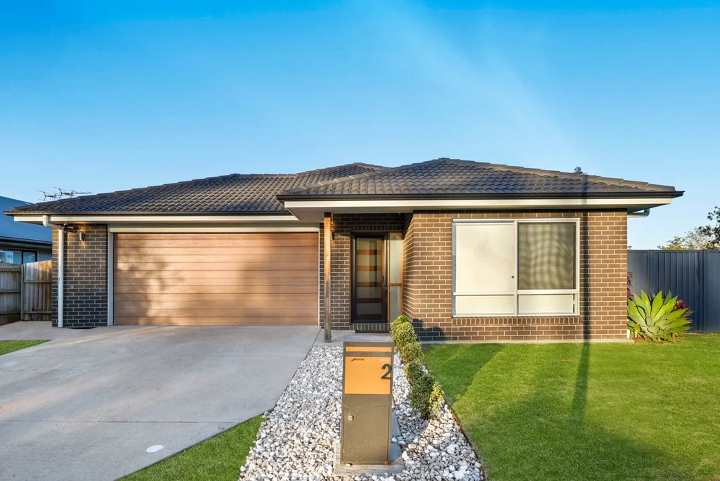 Upper Caboolture 4房 2 Love 街的丰富配置清单 - 三个起居区 Long List Of Inclusions 2 Love - Three living areas