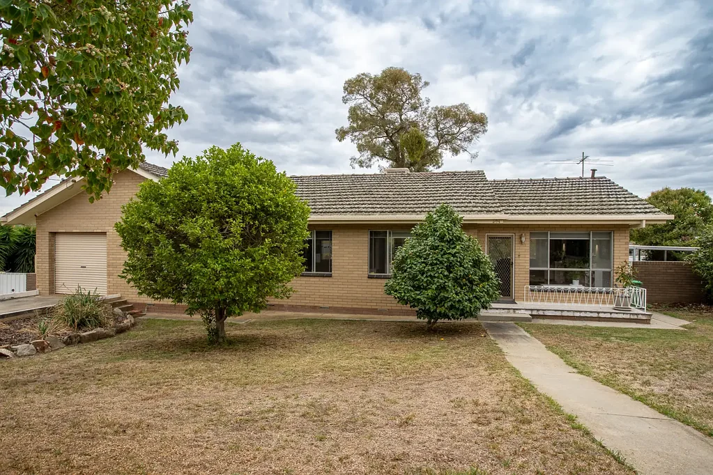 304 Desmond Street, Lavington, NSW 2641