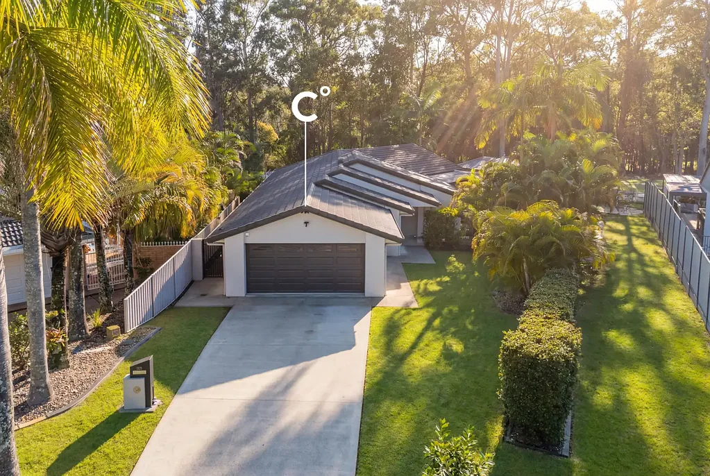 Robina 5Moenga Golf course living at its finest - 5 Bedroom Home