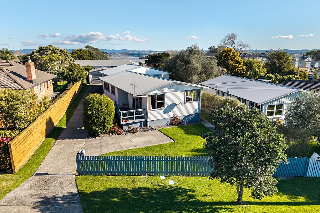 46 Aeroview Drive, Beach Haven, North Shore City, Auckland