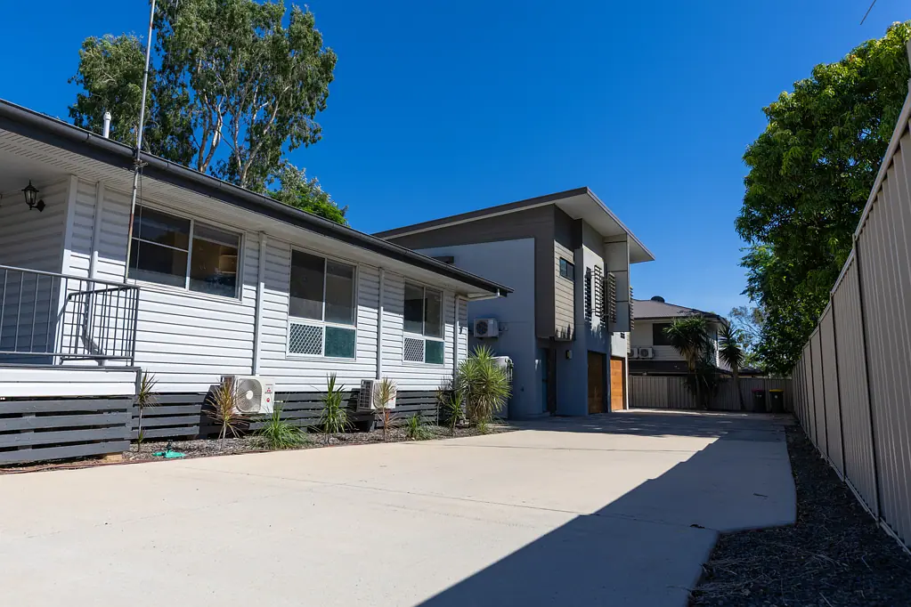 Moranbah 7Kwarto RENTED AT $2170 PER WEEK!  SECURE LONG-TERM TENANTS IN PLACE WITH RETURNS OF OVER 11% LOCKED IN!