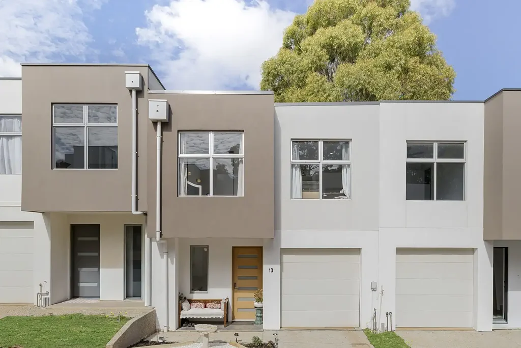 Modbury 3 Bedroom Modern 3-Bed Townhouse Close to Edinburgh Reserve.