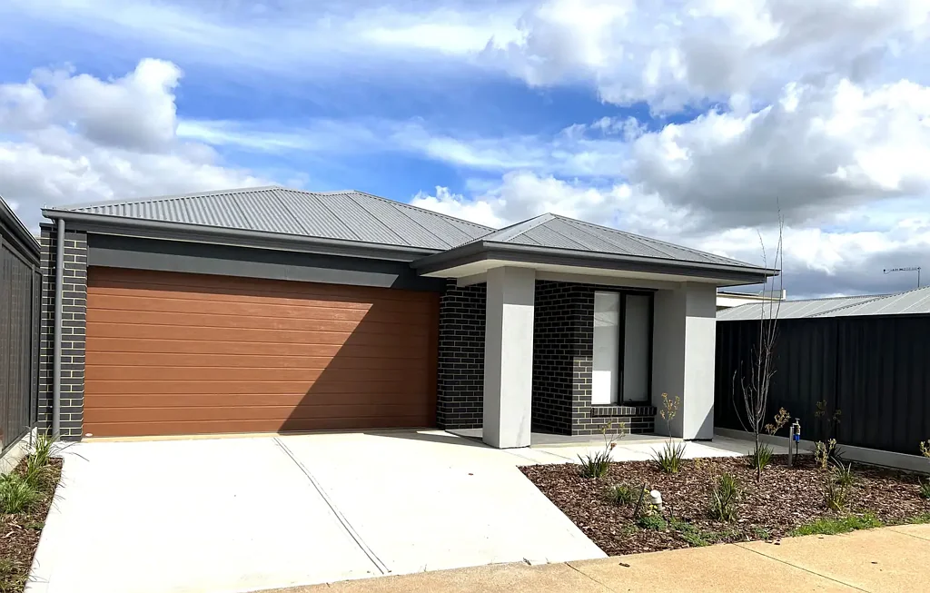 Stunning Brand New Home