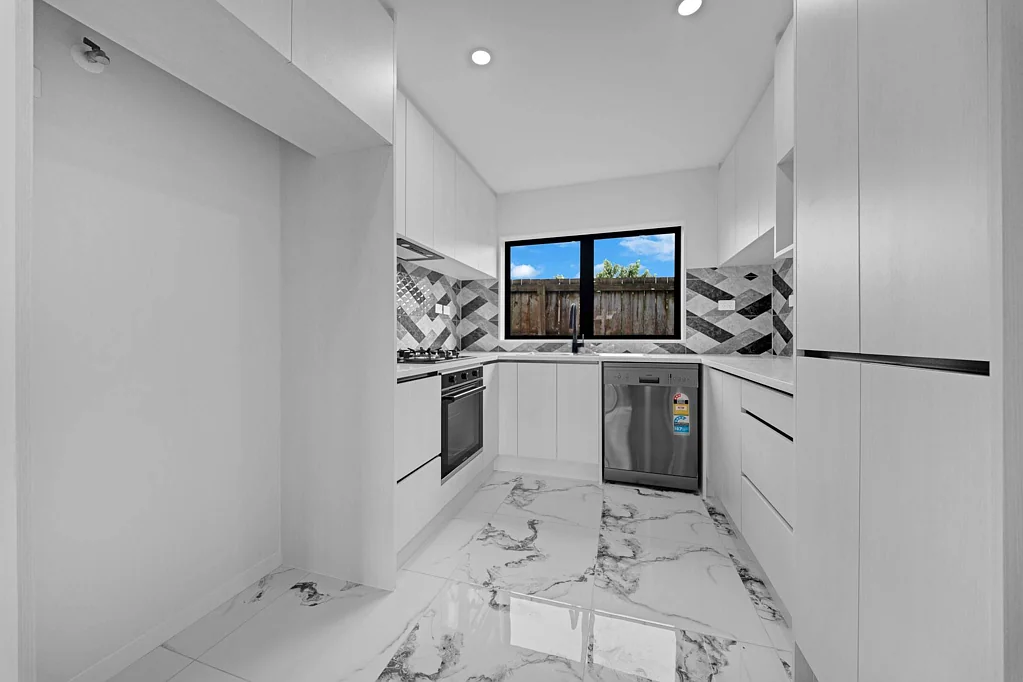 Brand-New Luxury Townhouse: Ultimate 5-Bedroom...