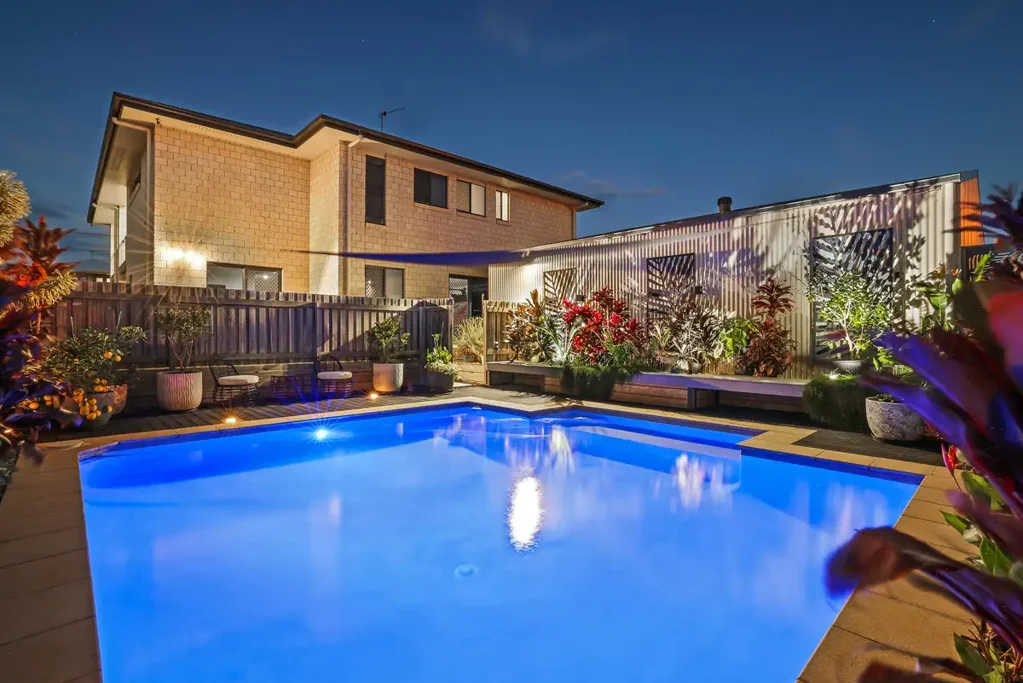 Elliott Heads 5房  Spacious Coastal Home with Dual Living Potential