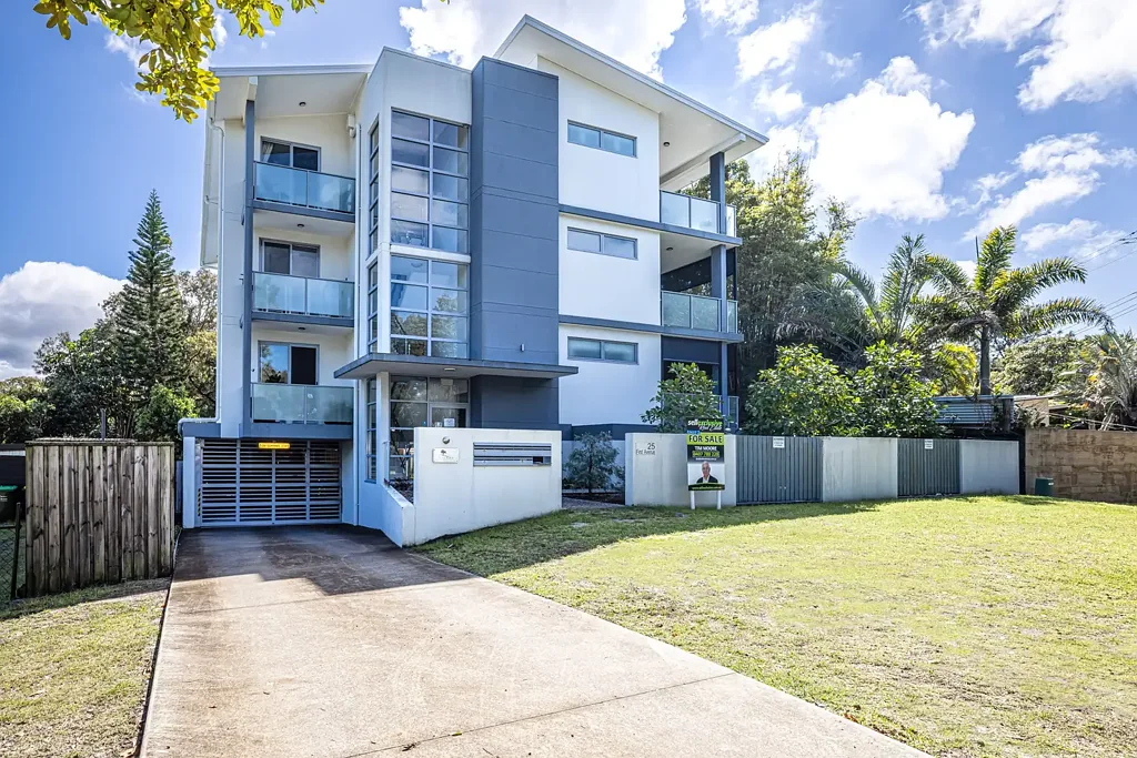 Woorim 3 Bedroom STUNNING 3 - BEDROOM COASTAL APARTMENT - JUST STEPS FROM WOORIM BEACH !