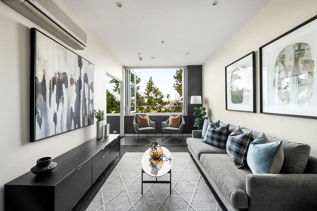 East Melbourne 2房 MCG 景观，位于无与伦比的 East Melbourne 地段 MCG Views in an Unbeatable East Melbourne Location