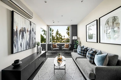 East Melbourne 2房 MCG 景观，位于无与伦比的 East Melbourne 地段 MCG Views in an Unbeatable East Melbourne Location