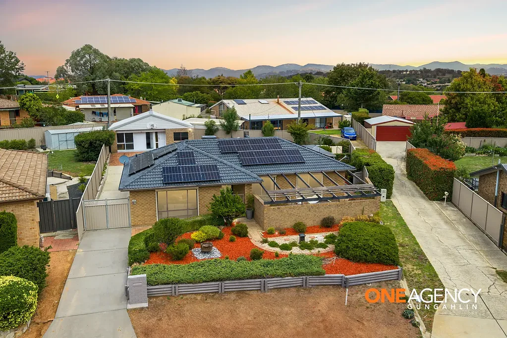 Isabella Plains 3ห้องนอน Peaceful living in a beautifully presented family home