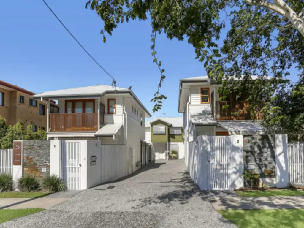 YERONGA - IMMACULATE AND MODERN 3-BED TOWNHOUSE WITH AIRCON IN DESIRABLE LOCATION!