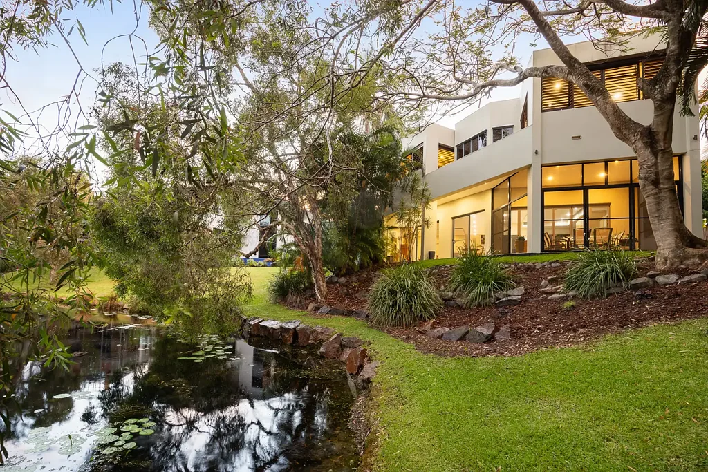 Mount Coolum 4房  Lakeside Luxury Living Moments from the Beach