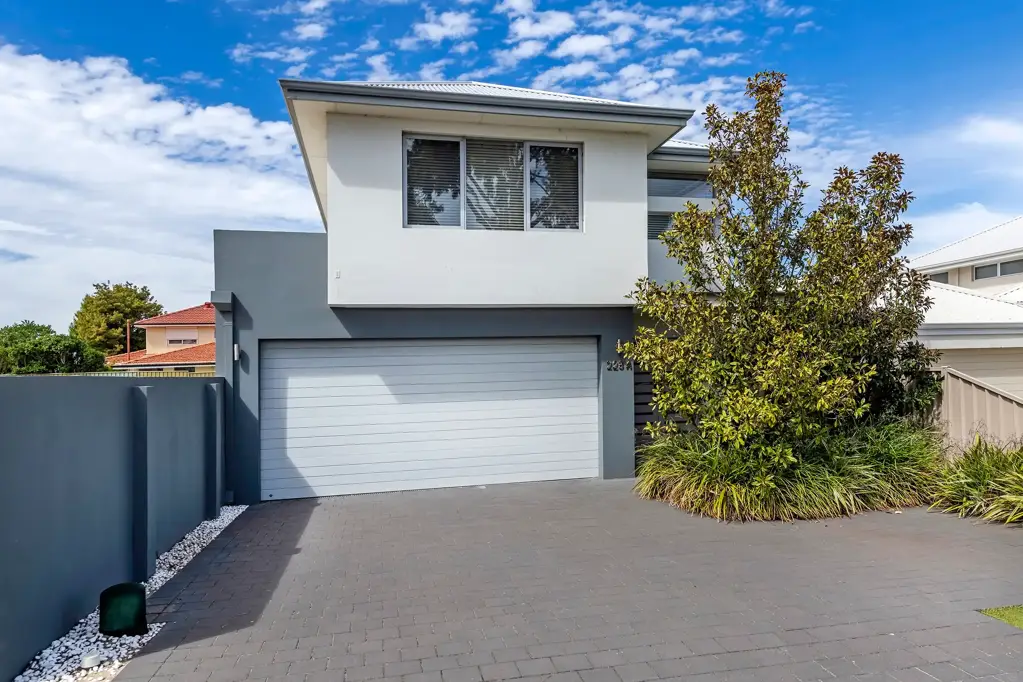 Booragoon 4Moenga UNDER OFFER!