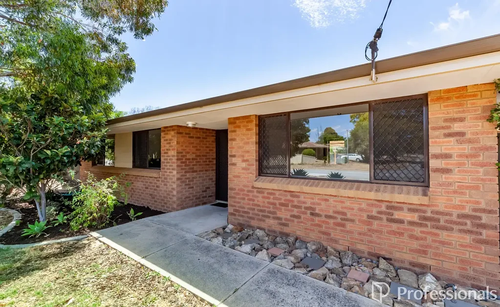 Charming 3-Bedroom Home - Spacious Block, Great Location!