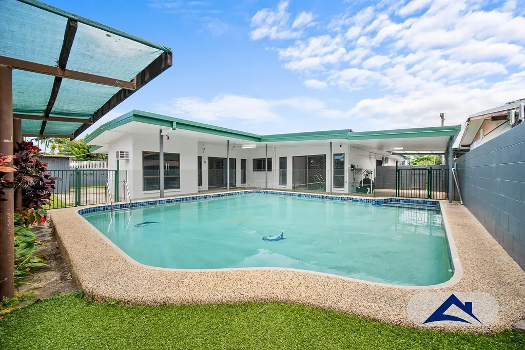 11 Mills Close, Manoora, QLD 4870