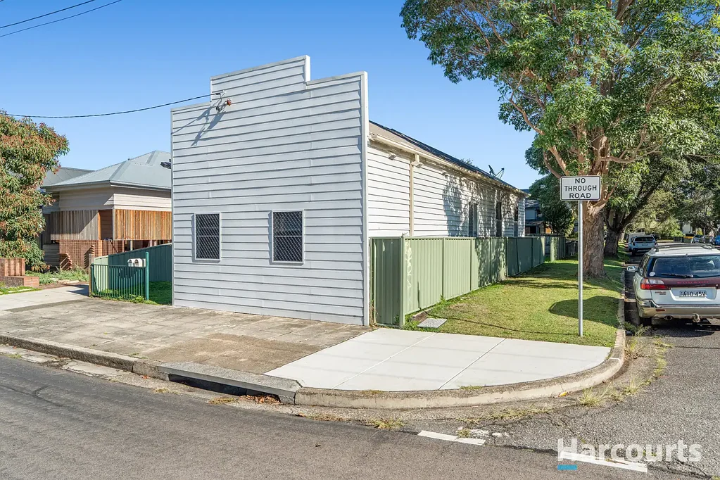 Maryville 4Kwarto Dual income investment, multi-generational living or corner block opportunity