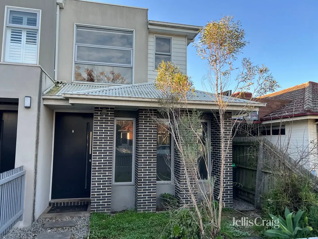 Modern 4-Bedroom Townhouse