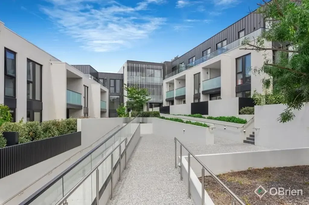 "Residence East" - Everything At Your Doorstep