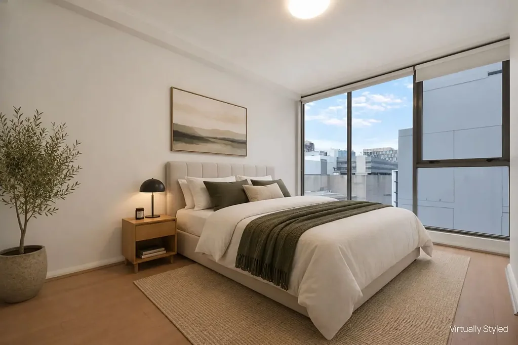 ENORMOUS ONE BEDROOM PLUS SUNROOM WITH STUNNING VIEWS IN THE HEART OF BONDI JUNCTION