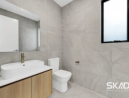 1/17 Juniper Crescent, Thomastown, VIC 3074, 3房, 2浴, House