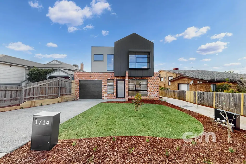 Bright and Modern 3-Bedroom Townhouse Living