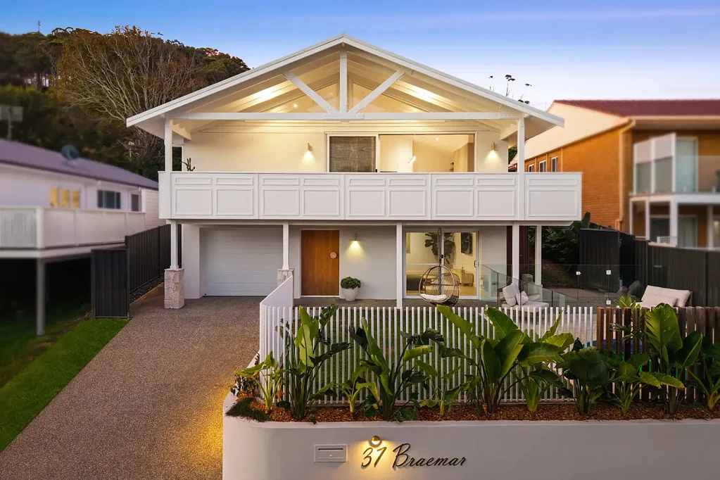 Wamberal 4房  Fully-renovated modern coastal retreat